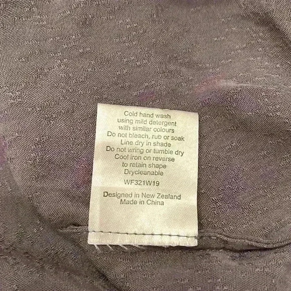 Wild South New Zealand Viscose Gray Textured Long Sleeve Blouse Size 8 - Picture 11 of 11